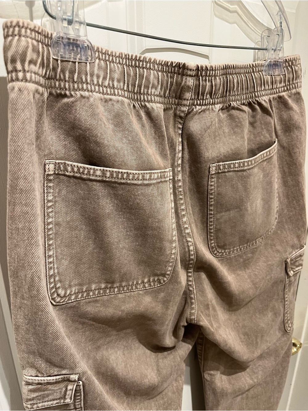 EUC GAP Mid-Rise Pull-On Easy Cargo Jeans in Tan Size Small - Picture 12 of 15